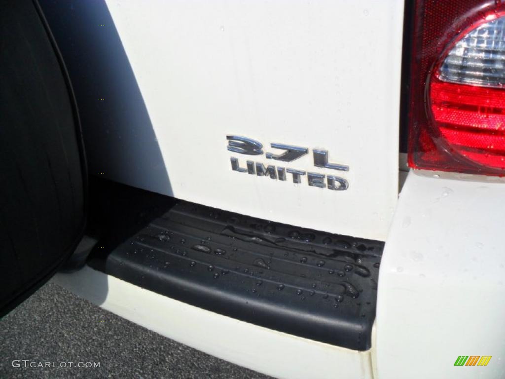 2006 Jeep Liberty Limited Marks and Logos Photos