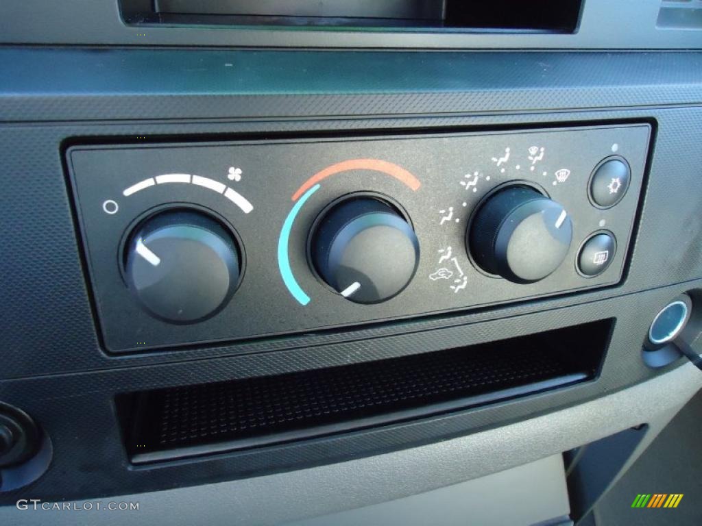 2008 Ram 1500 ST Quad Cab 4x4 - Light Khaki Metallic / Khaki photo #31