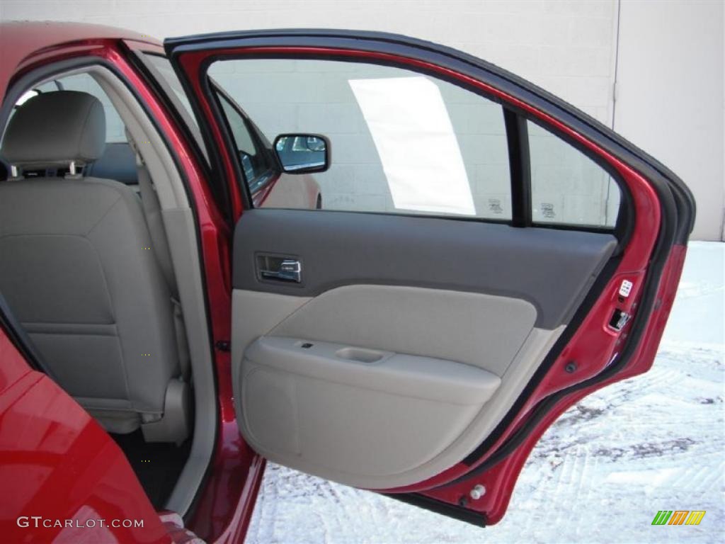 2011 Fusion SE - Red Candy Metallic / Charcoal Black photo #25