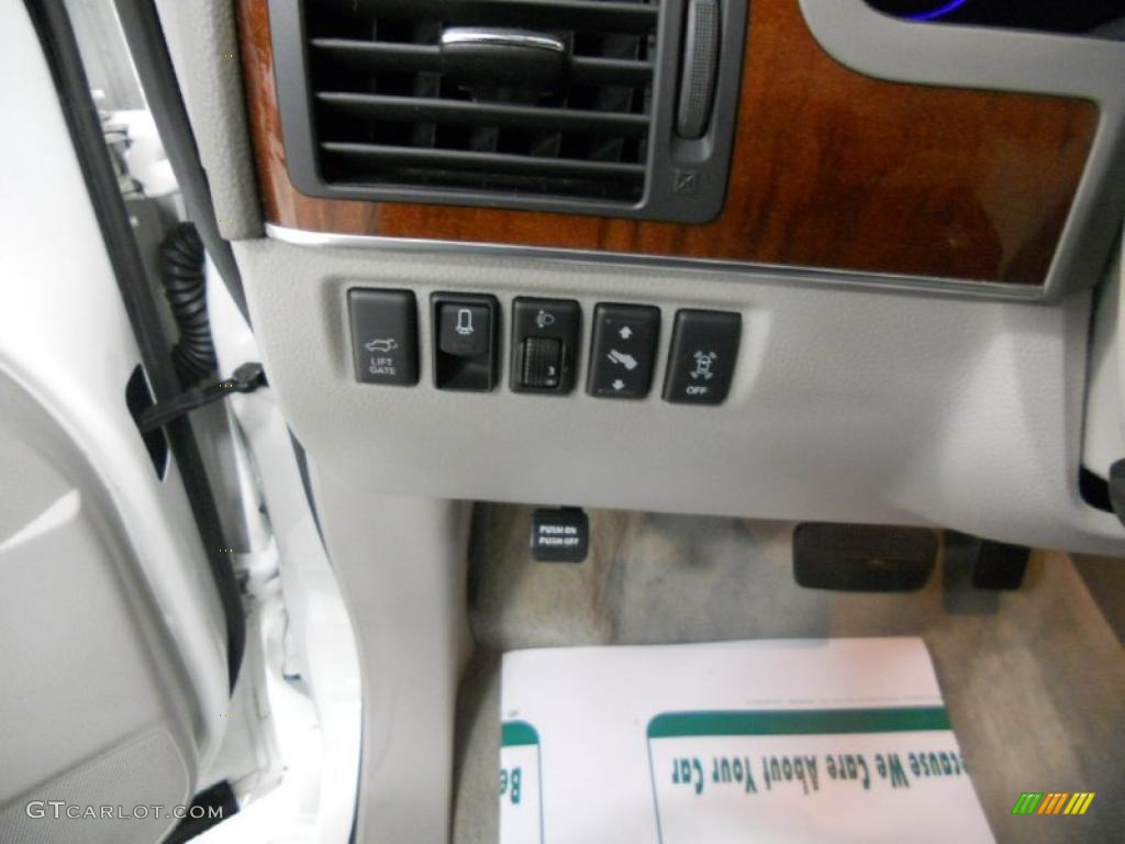 2010 Infiniti QX 56 4WD Controls Photo #44145454