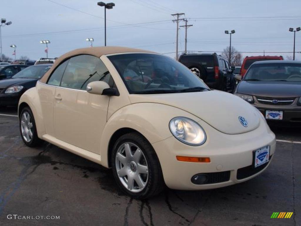Harvest Moon Beige 2006 Volkswagen New Beetle 2.5 Convertible Exterior Photo #44149293