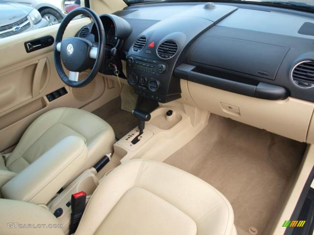 2006 Volkswagen New Beetle 2.5 Convertible Cream Dashboard Photo #44149429