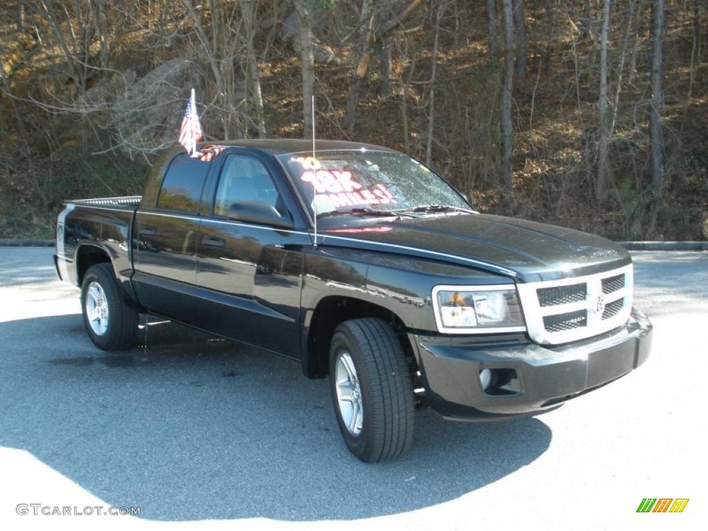 2010 Dakota Big Horn Crew Cab - Brilliant Black Crystal Pearl / Dark Slate Gray/Medium Slate Gray photo #1