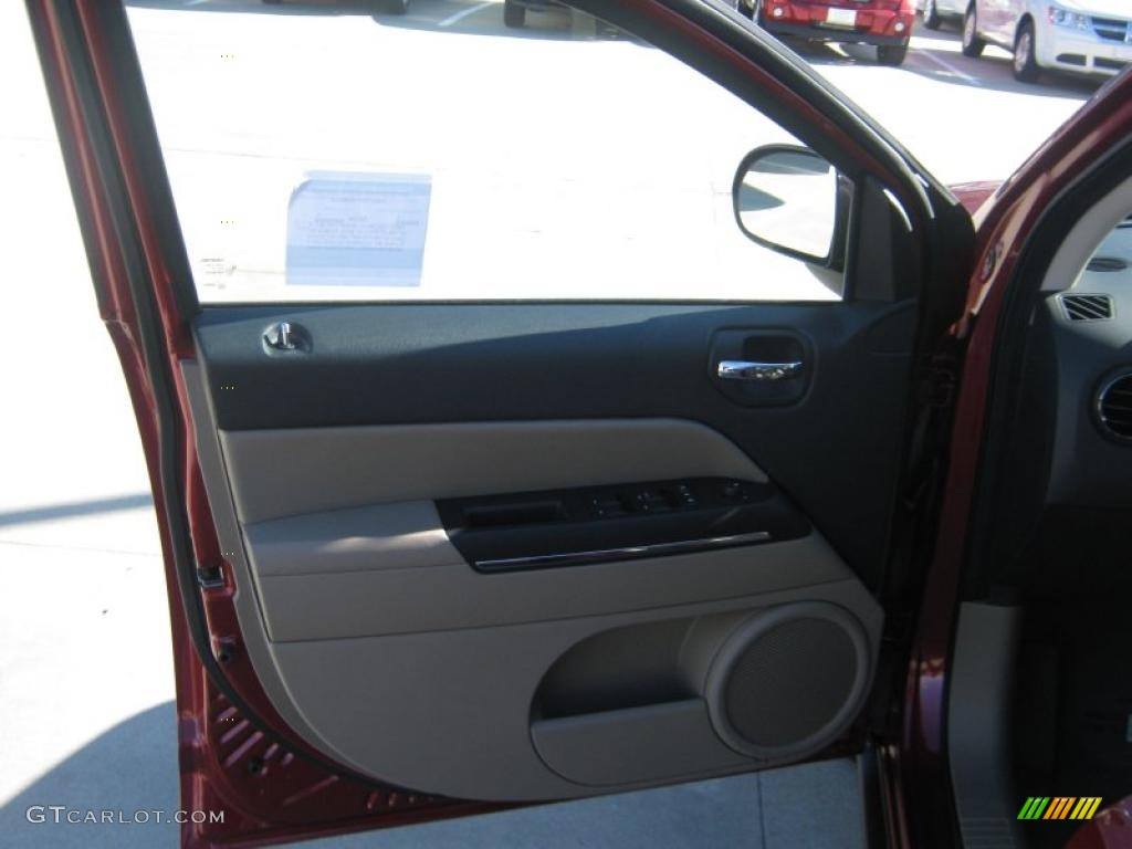 2011 Compass 2.4 Limited - Deep Cherry Red Crystal Pearl / Dark Slate Gray/Light Pebble Beige photo #18