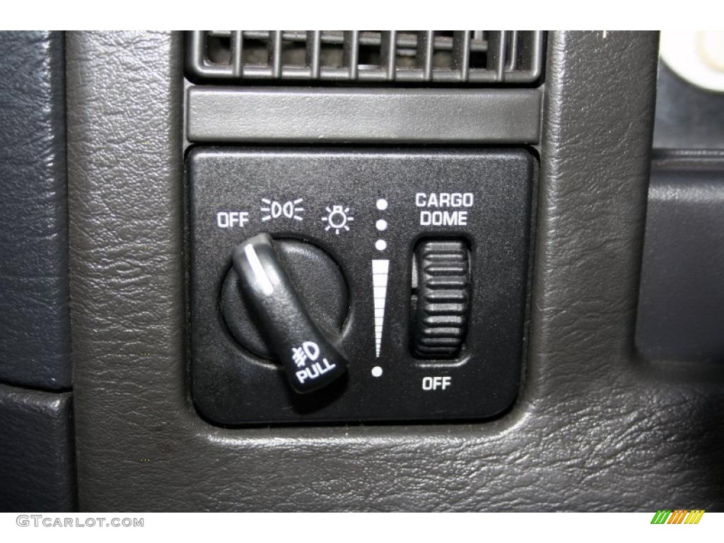 2002 Dodge Ram 1500 Sport Quad Cab 4x4 Controls Photo #44180855