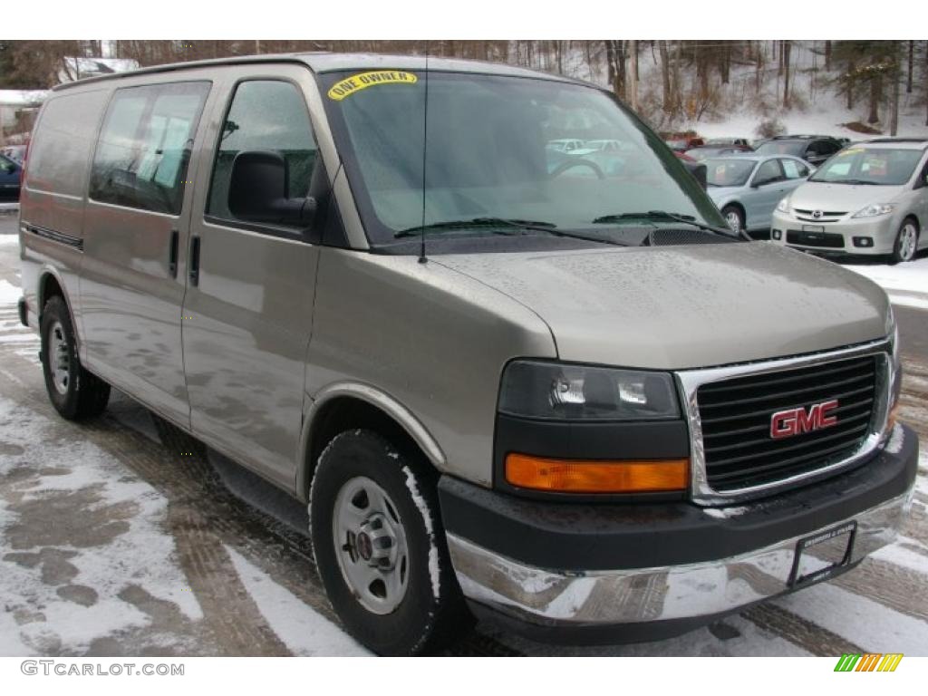 2004 Savana Van 1500 AWD Cargo - Sandalwood Metallic / Medium Pewter photo #11