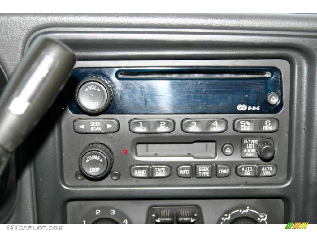 2003 Chevrolet Silverado 2500HD LS Extended Cab 4x4 Controls Photo #44184208