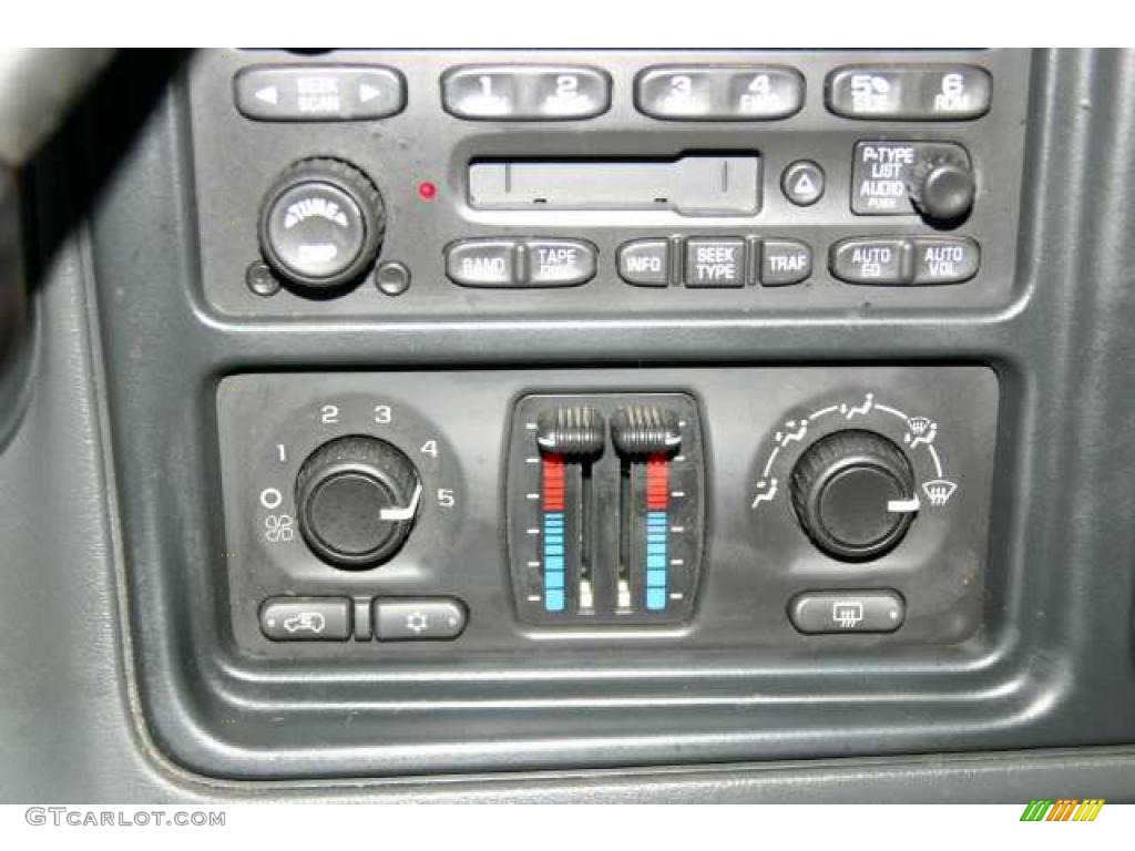 2003 Chevrolet Silverado 2500HD LS Extended Cab 4x4 Controls Photo #44184224