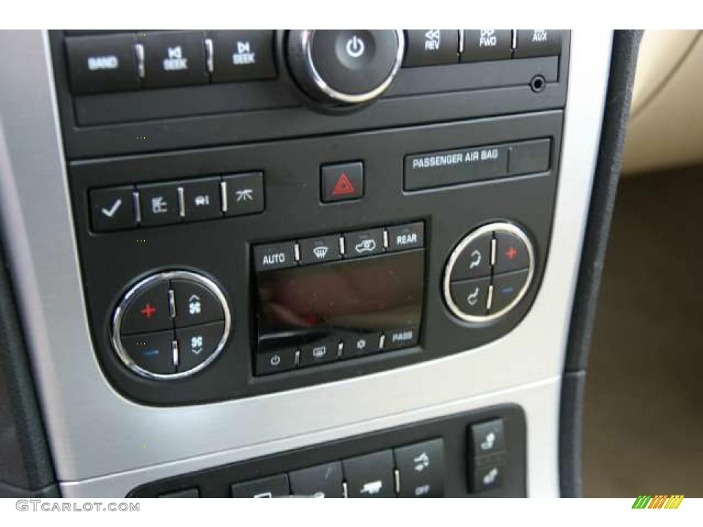 2010 GMC Acadia SLT AWD Controls Photo #44185039