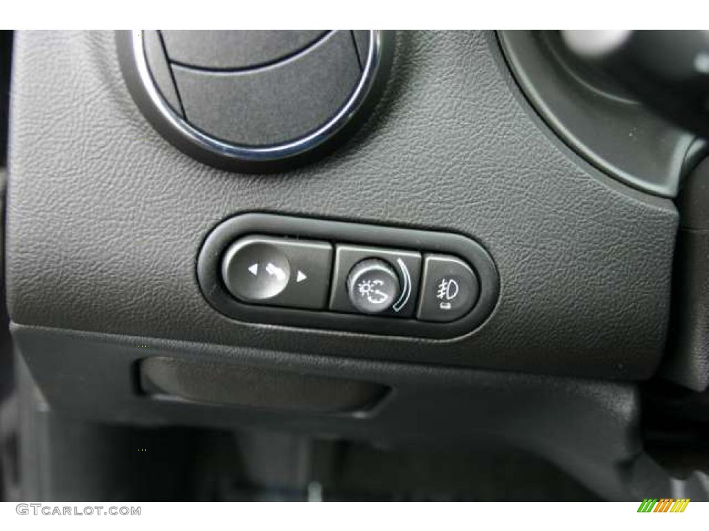 2008 Pontiac G6 GXP Coupe Controls Photo #44185307
