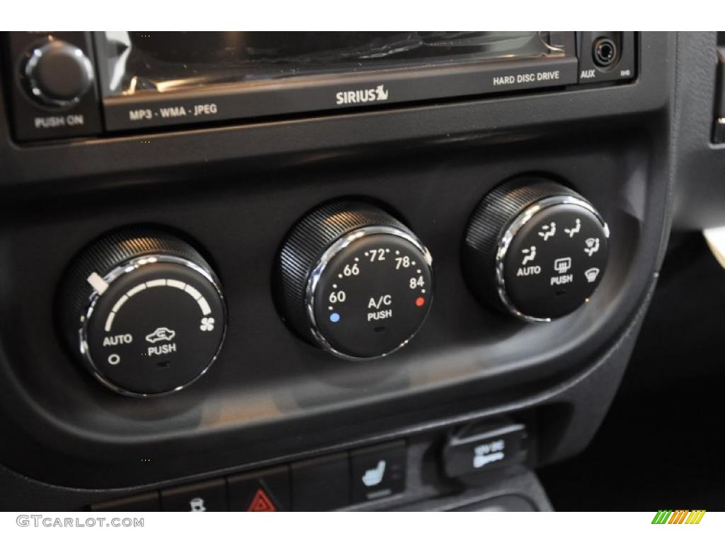 2011 Jeep Compass 2.4 Limited Controls Photo #44191687