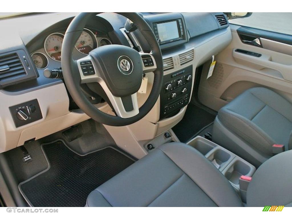 Aero Gray Interior 2011 Volkswagen Routan SE Photo #44192501