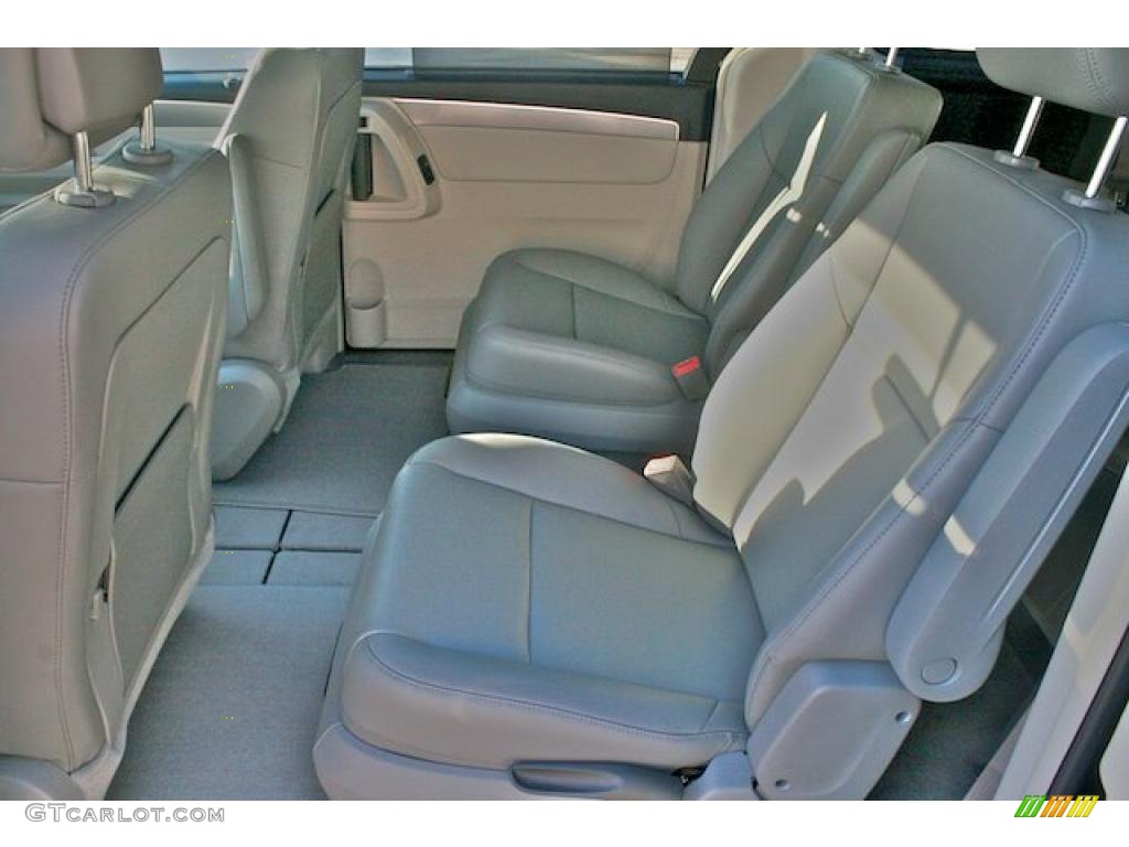 Aero Gray Interior 2011 Volkswagen Routan SE Photo #44192525