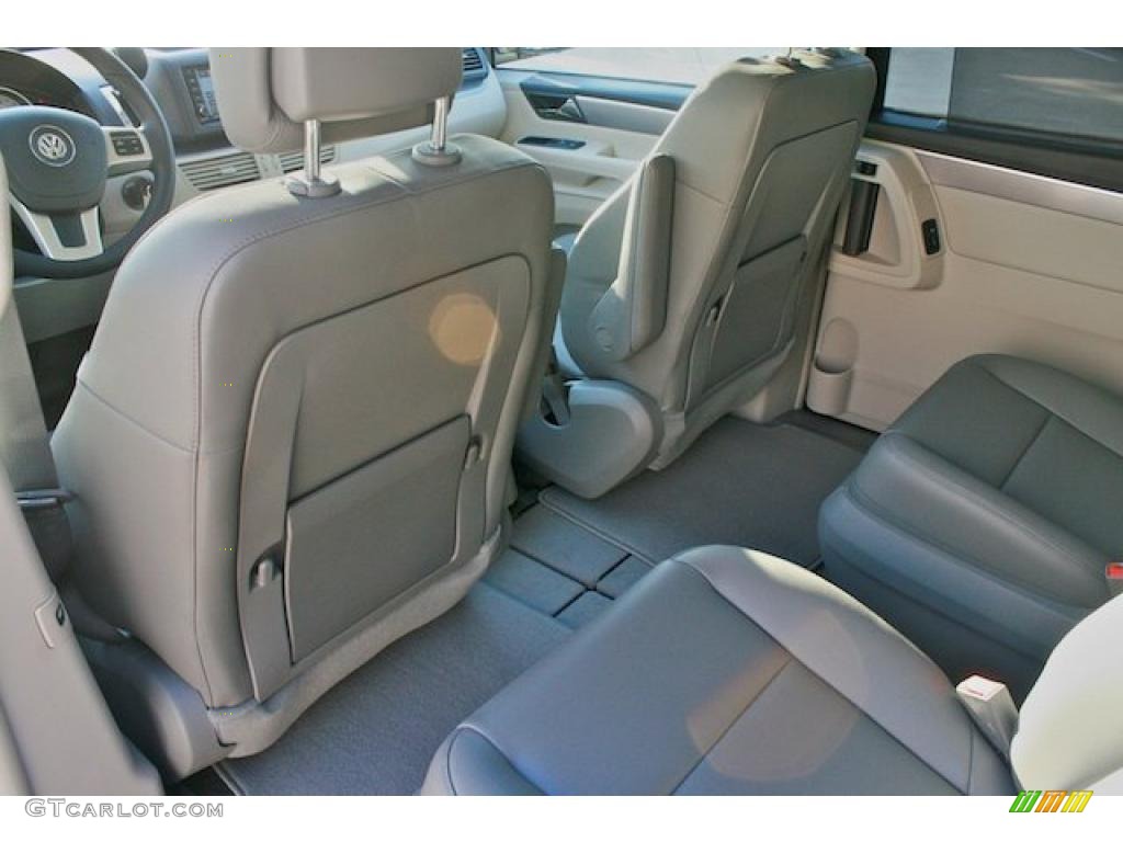 Aero Gray Interior 2011 Volkswagen Routan SE Photo #44192537