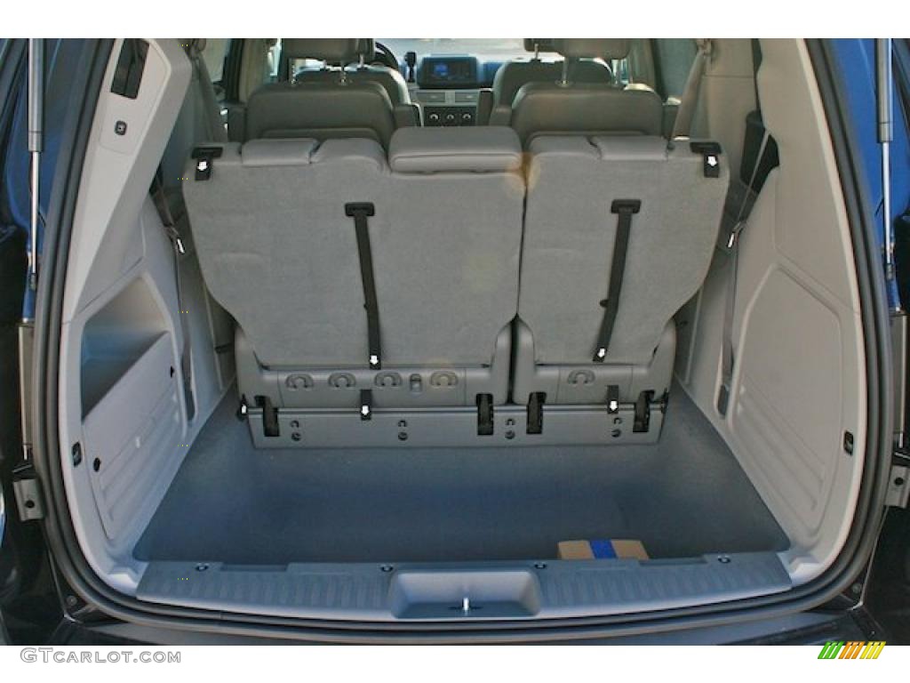 2011 Volkswagen Routan SE Trunk Photo #44192577