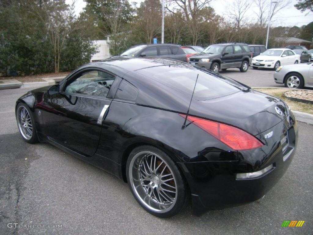 2004 350Z Touring Coupe - Super Black / Charcoal photo #3