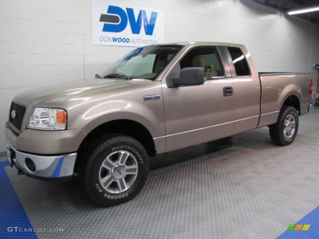 2006 F150 XLT SuperCab 4x4 - Arizona Beige Metallic / Tan photo #2