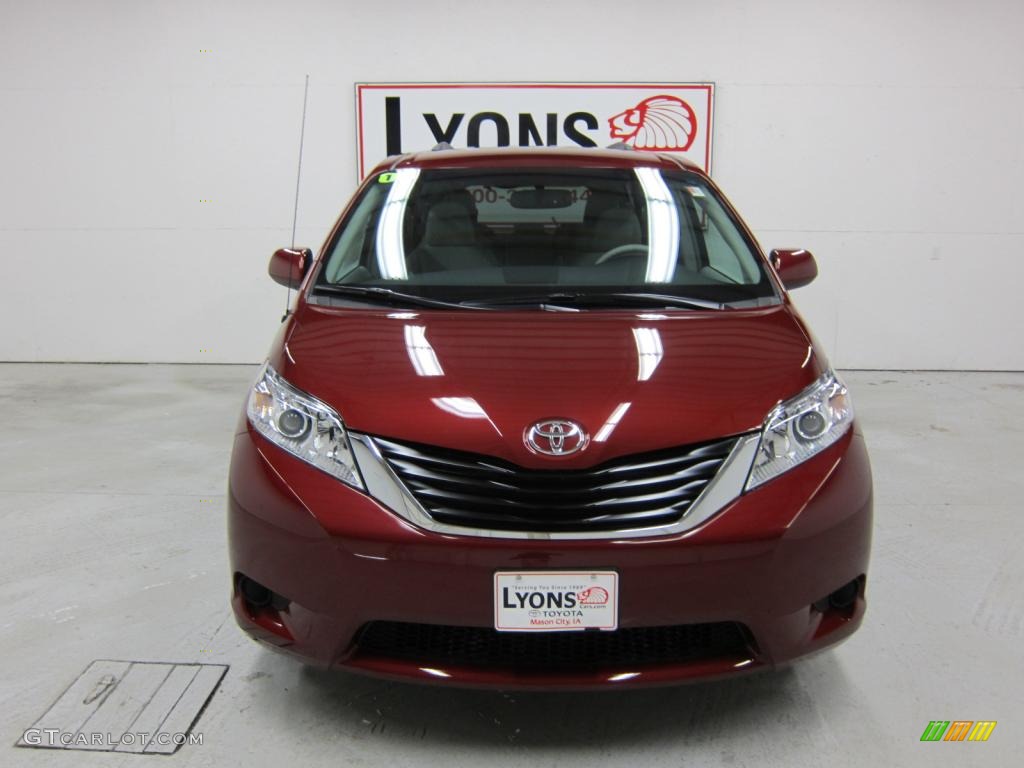2011 Sienna LE - Salsa Red Pearl / Light Gray photo #11