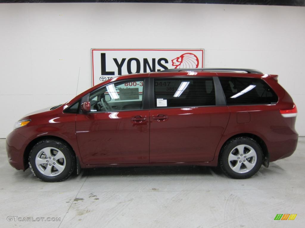 2011 Sienna LE - Salsa Red Pearl / Light Gray photo #13