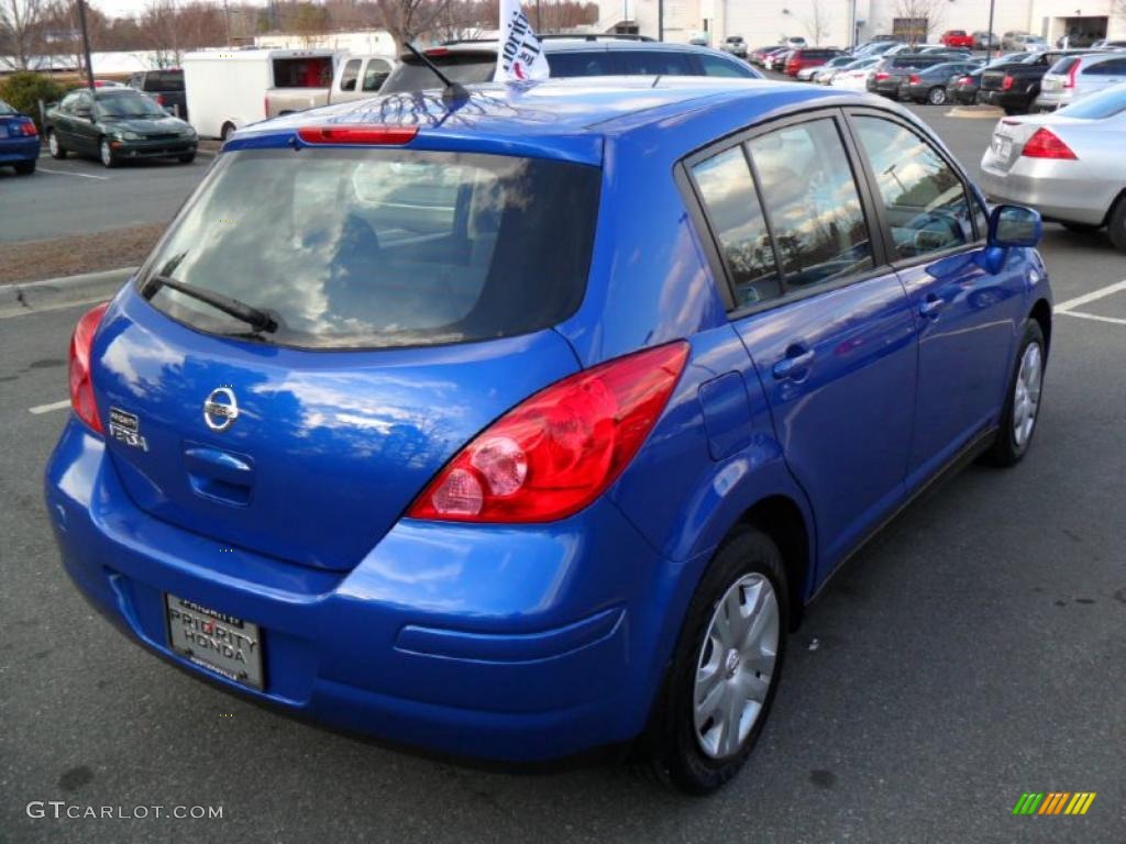 2010 Versa 1.8 S Hatchback - Metallic Blue / Charcoal photo #3