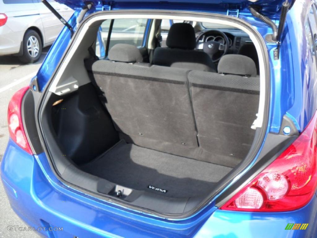 2010 Versa 1.8 S Hatchback - Metallic Blue / Charcoal photo #16
