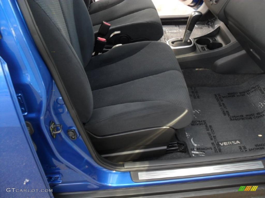 2010 Versa 1.8 S Hatchback - Metallic Blue / Charcoal photo #18