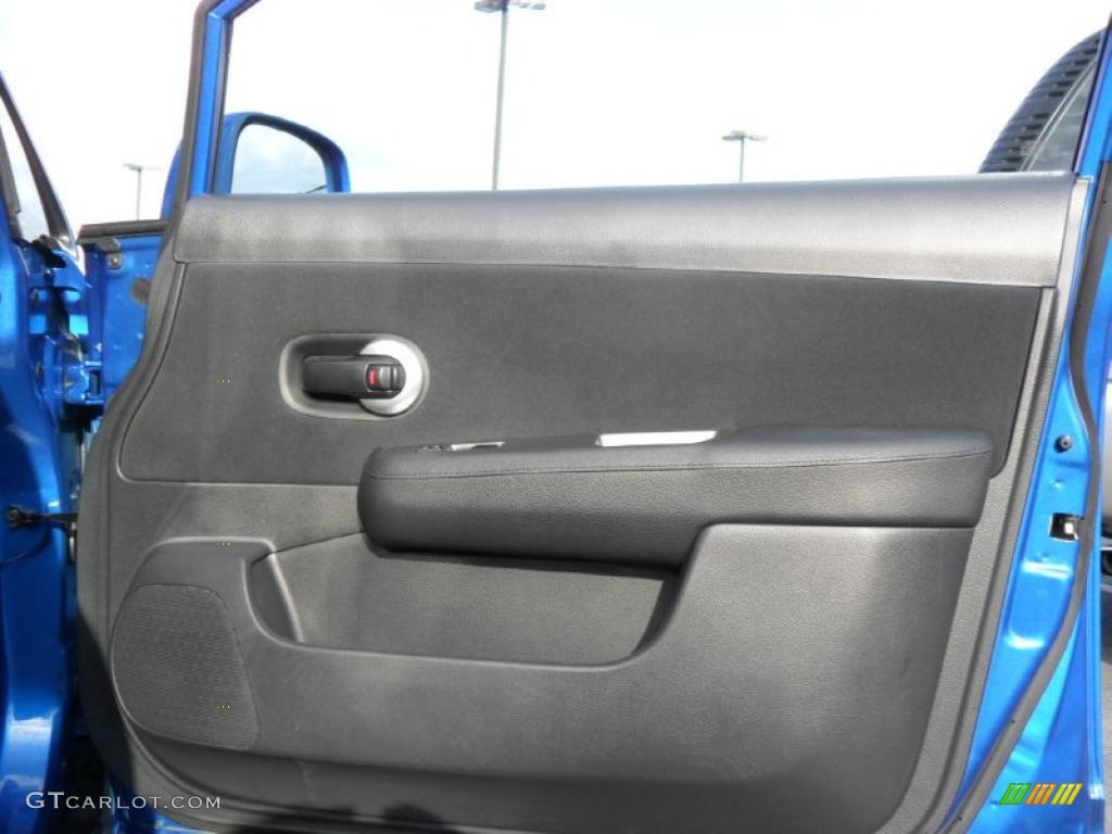 2010 Versa 1.8 S Hatchback - Metallic Blue / Charcoal photo #20