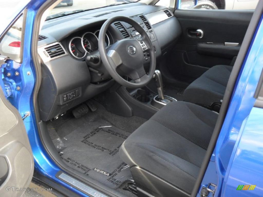 2010 Versa 1.8 S Hatchback - Metallic Blue / Charcoal photo #24