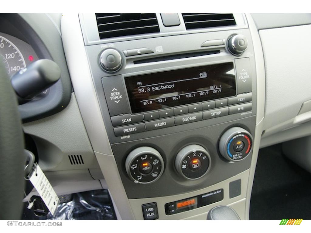 2011 Toyota Corolla LE Controls Photo #44221593