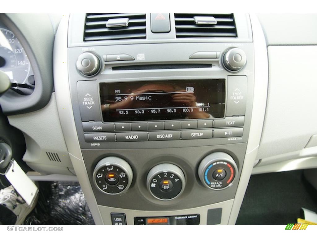 2011 Toyota Corolla LE Controls Photo #44222871