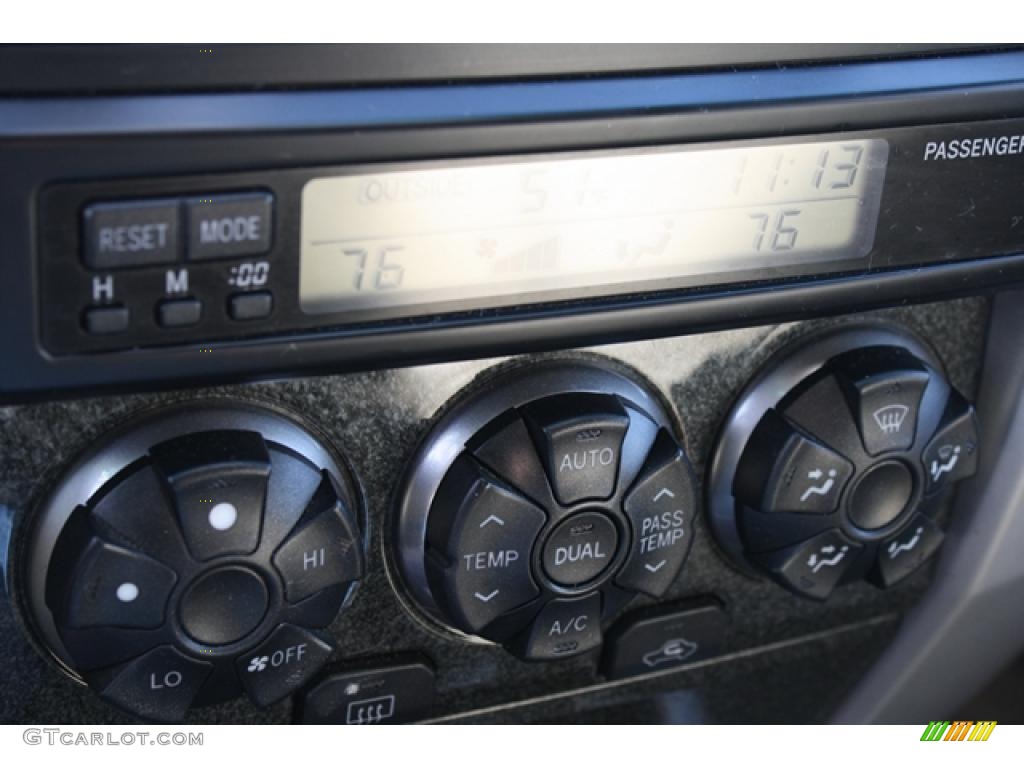 2003 Toyota 4Runner Limited 4x4 Controls Photo #44229001