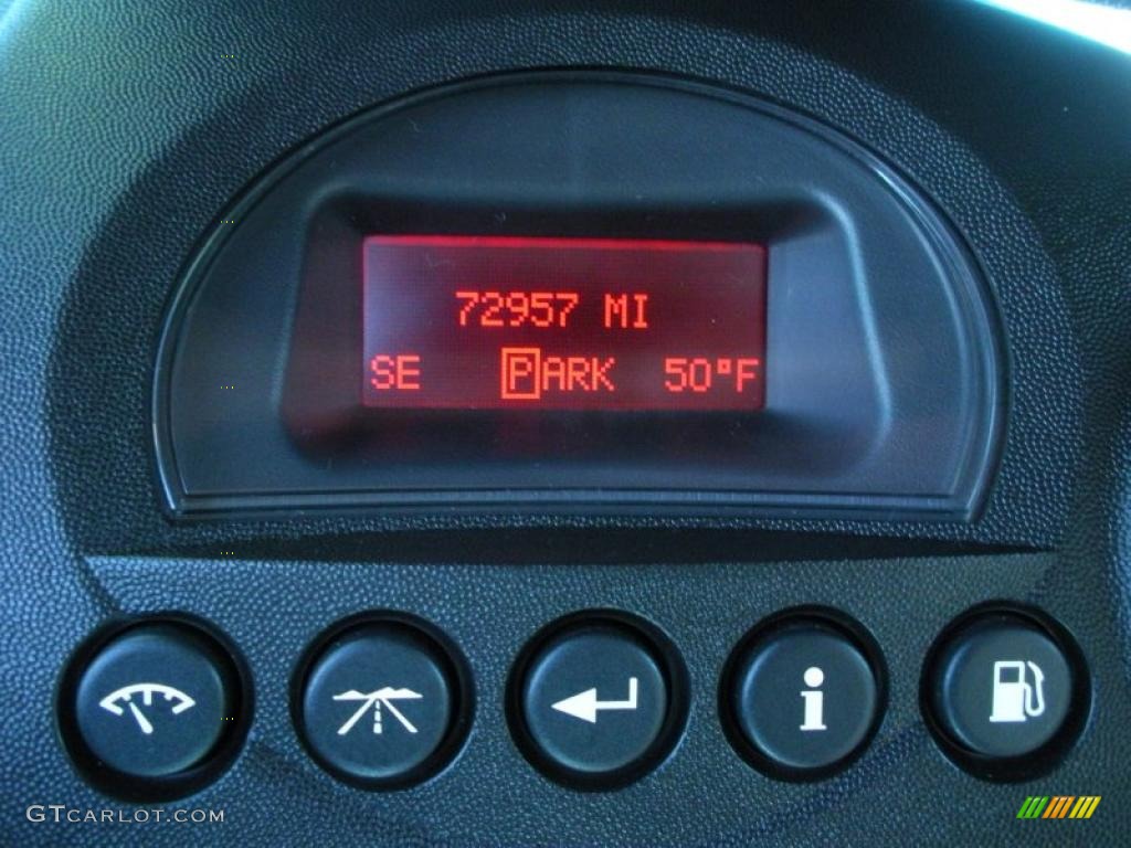 2004 Pontiac Grand Prix GTP Sedan Controls Photo #44231539