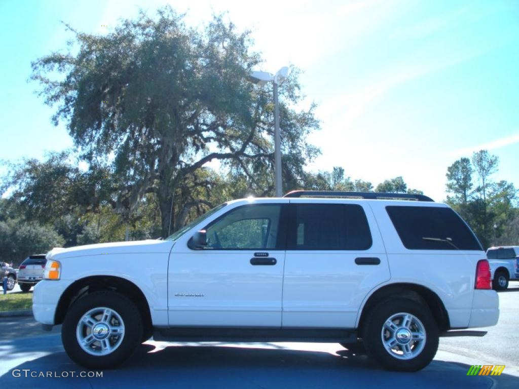 2005 Explorer XLT - Oxford White / Medium Parchment photo #2