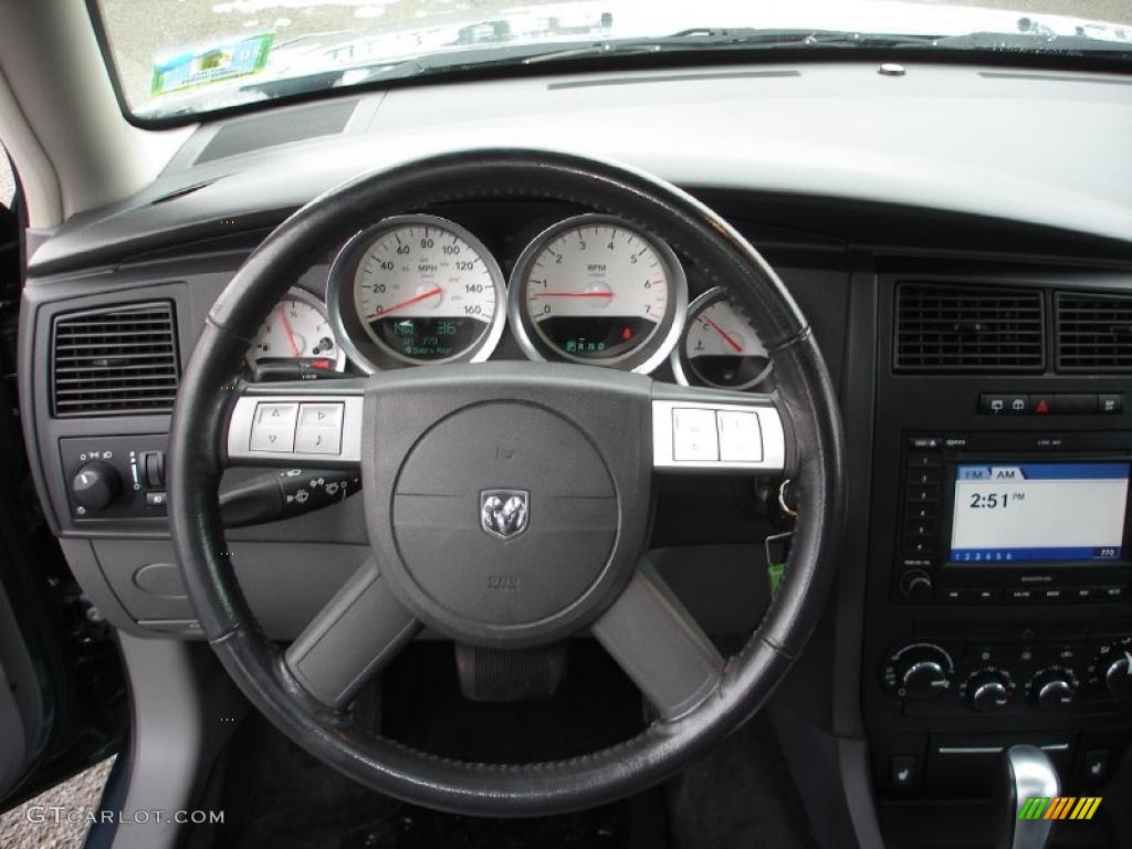 2005 Dodge Magnum R/T Gauges Photo #44238641