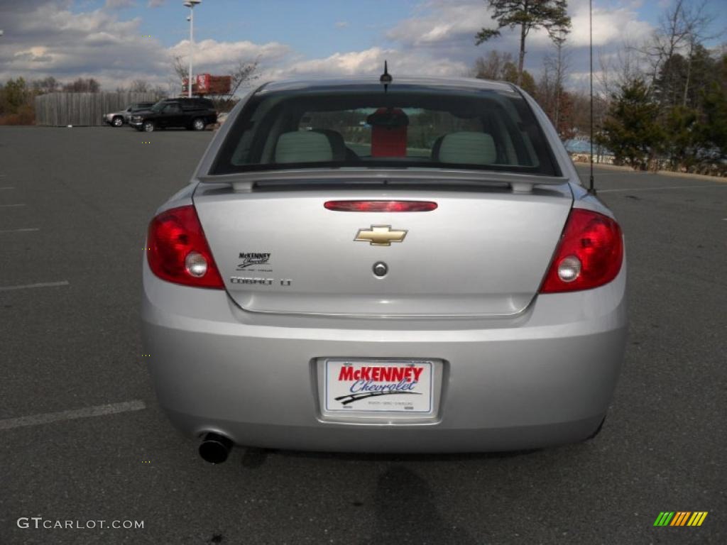 2010 Cobalt LT Sedan - Silver Ice Metallic / Gray photo #3