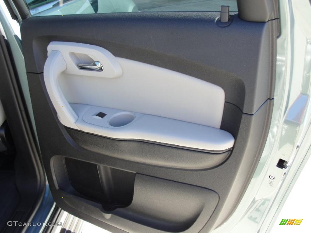 2009 Chevrolet Traverse LTZ Light Gray/Ebony Door Panel Photo #44243073