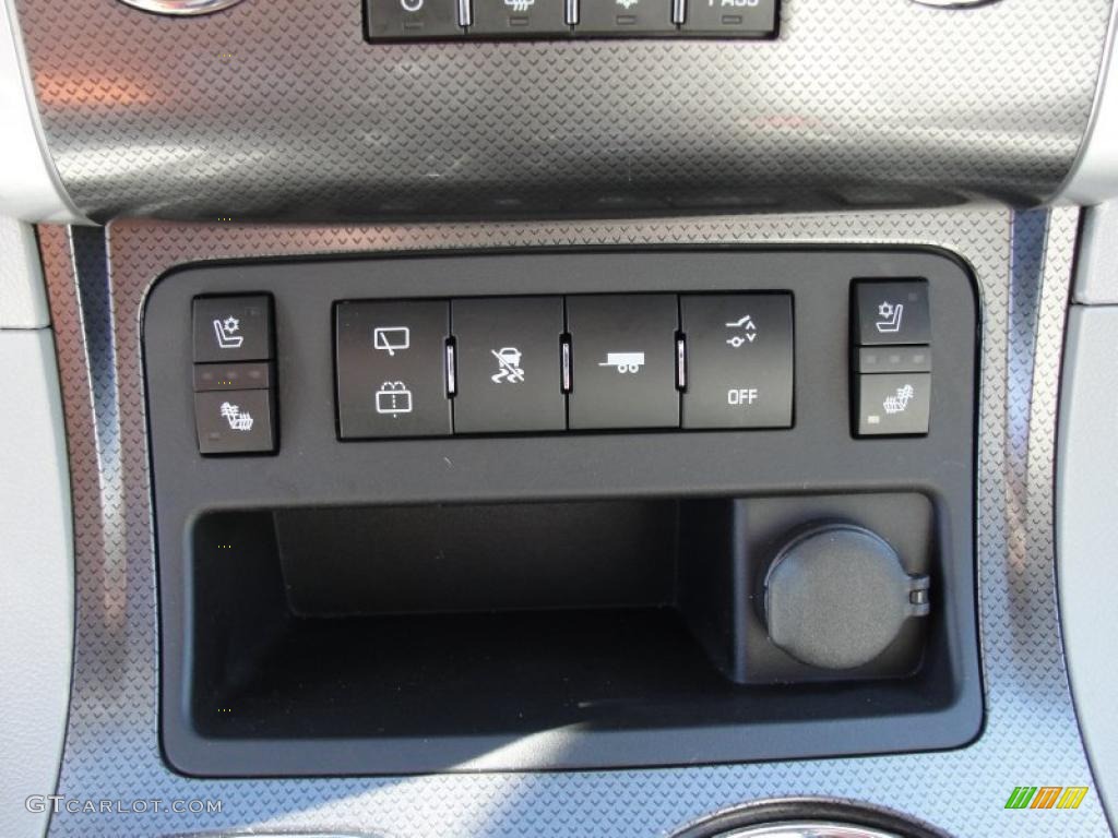 2009 Chevrolet Traverse LTZ Controls Photo #44243369