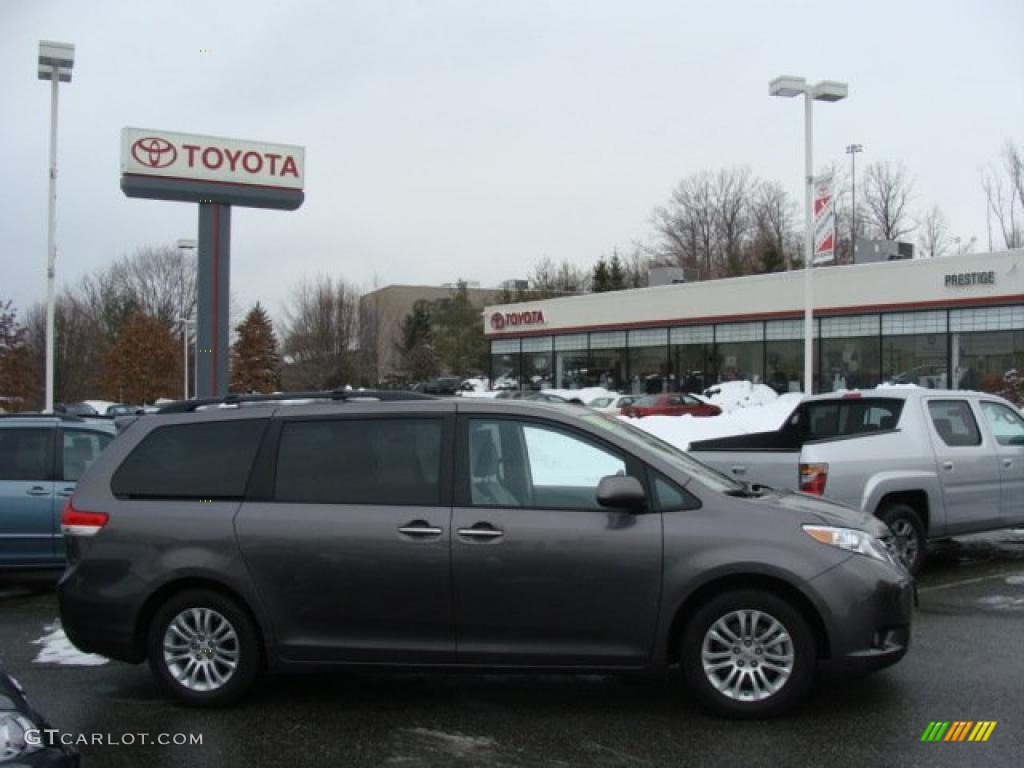 2011 Sienna XLE - Predawn Gray Mica / Light Gray photo #1