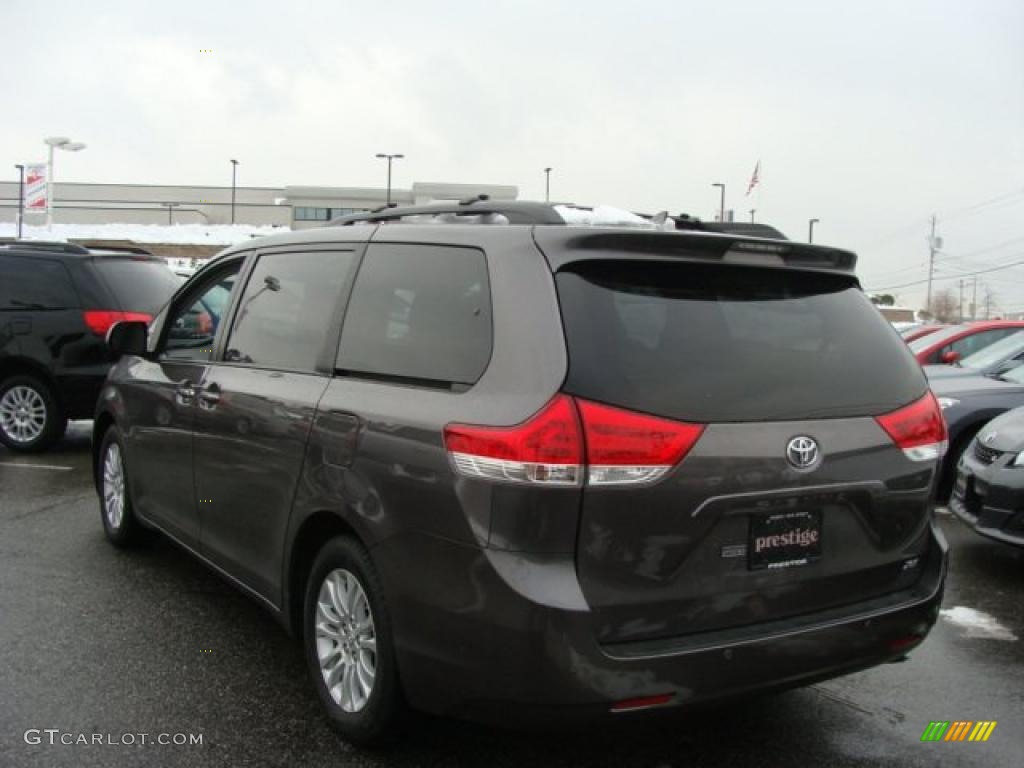 2011 Sienna XLE - Predawn Gray Mica / Light Gray photo #4