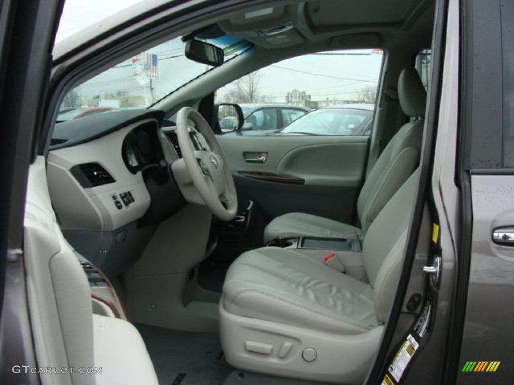Light Gray Interior 2011 Toyota Sienna XLE Photo #44246916