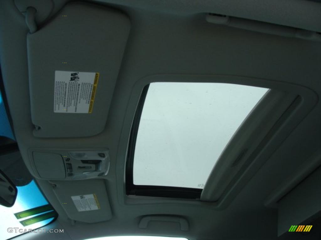 2011 Toyota Sienna XLE Sunroof Photos