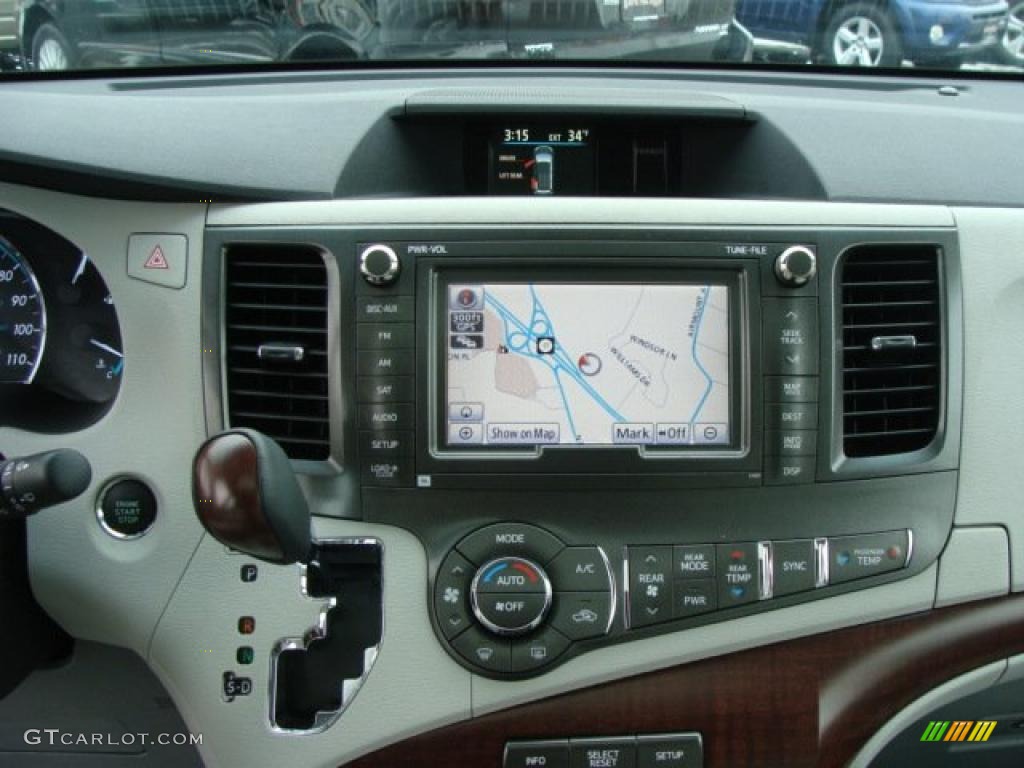 2011 Toyota Sienna XLE Navigation Photo #44246972