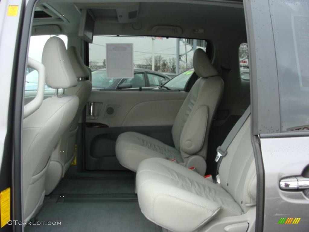 Light Gray Interior 2011 Toyota Sienna XLE Photo #44247000