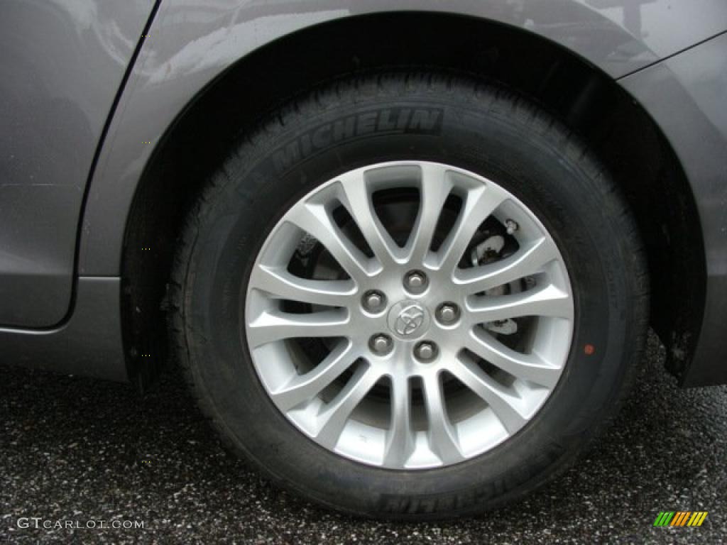 2011 Toyota Sienna XLE Wheel Photo #44247012