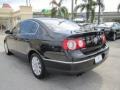 Deep Black - Passat Turbo Sedan Photo No. 3