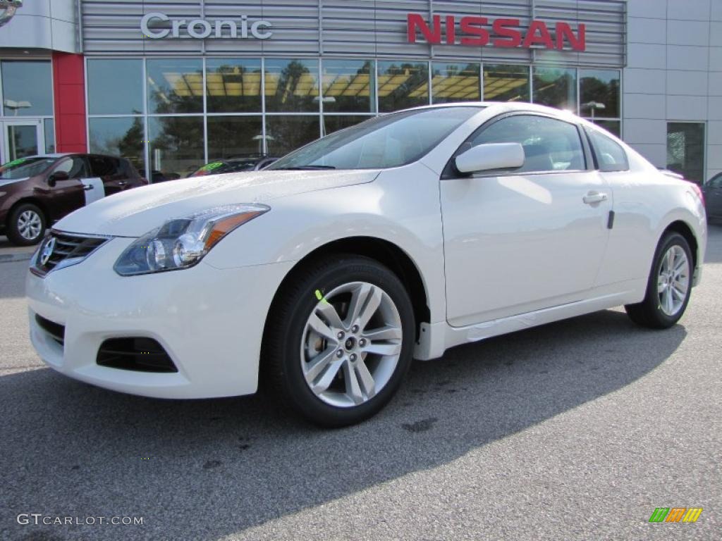 Winter Frost White Nissan Altima