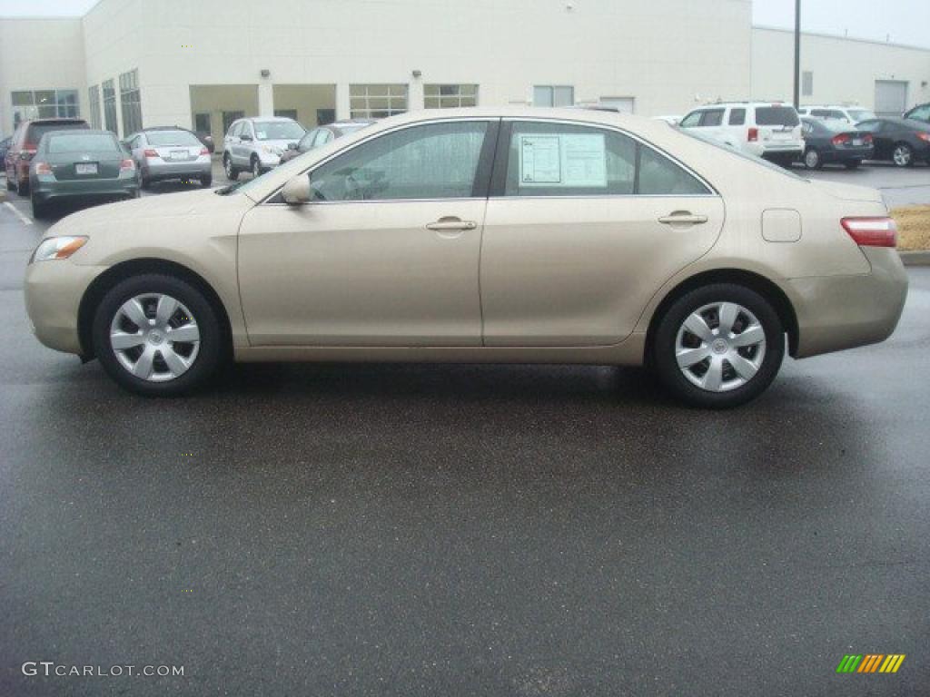 2007 Camry LE - Desert Sand Mica / Bisque photo #3