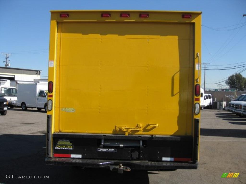 2007 Savana Cutaway 3500 Commercial Cargo Van - Yellow / Medium Pewter photo #7