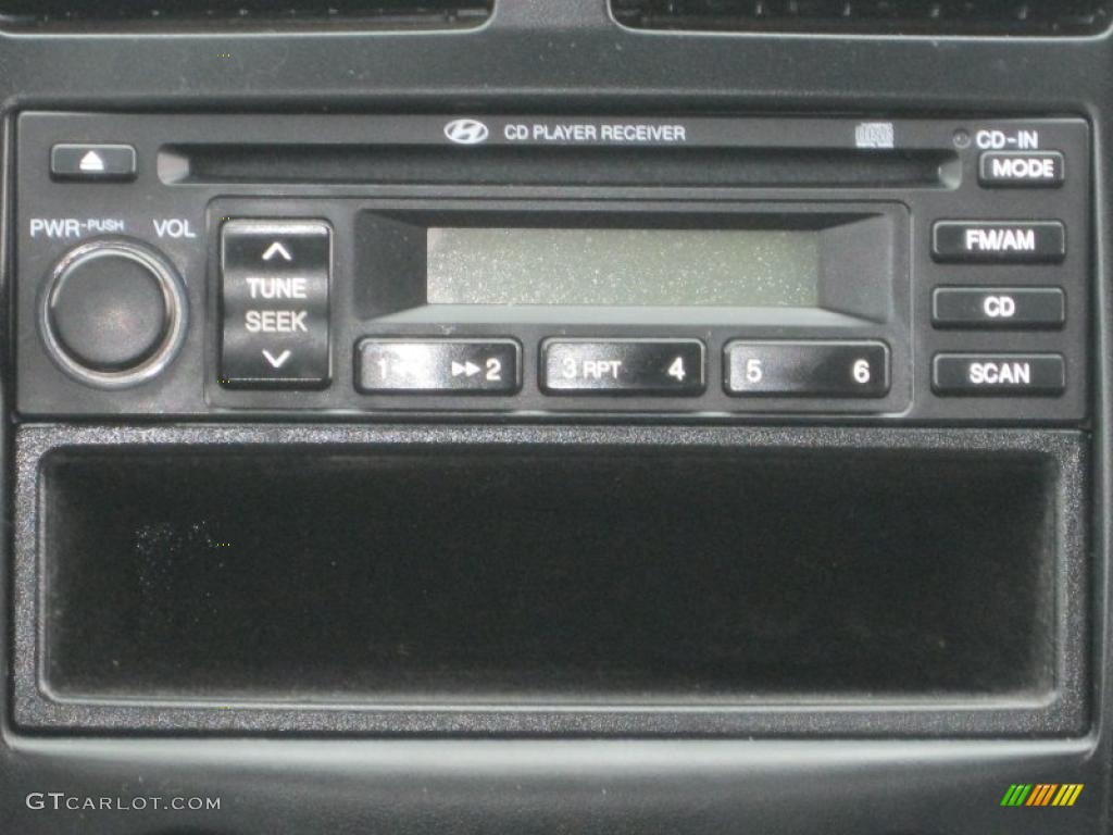 2006 Hyundai Tucson GL Controls Photo #44271672