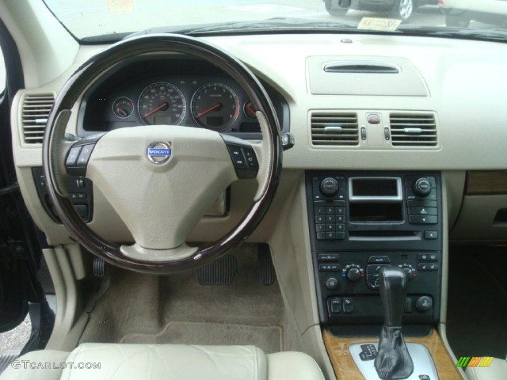 2004 Volvo XC90 T6 AWD Taupe/Light Taupe Dashboard Photo #44272274